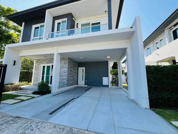 Fully Furnished Four-Bedroom House with Swimming Pool and Fitness Center at Sivalee San Kamphaeng