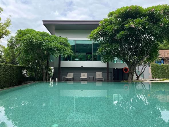 Fully Furnished Four-Bedroom House with Swimming Pool and Fitness Center at Sivalee San Kamphaeng