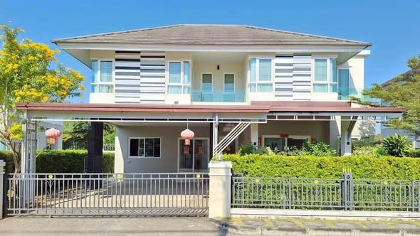 Fully Furnished Three-Bedroom Detached House with Pool and Fitness Center at Kankanok 2
