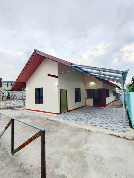 Pet-Friendly Two-Bedroom Single-Storey House with Office near Maya Mall
