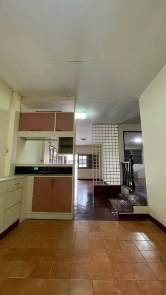 Pet-Friendly Two-Bedroom Single-Storey House with Office near Maya Mall