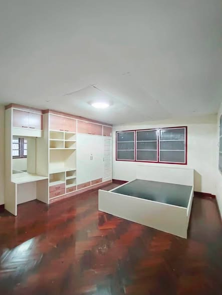 Pet-Friendly Two-Bedroom Single-Storey House with Office near Maya Mall
