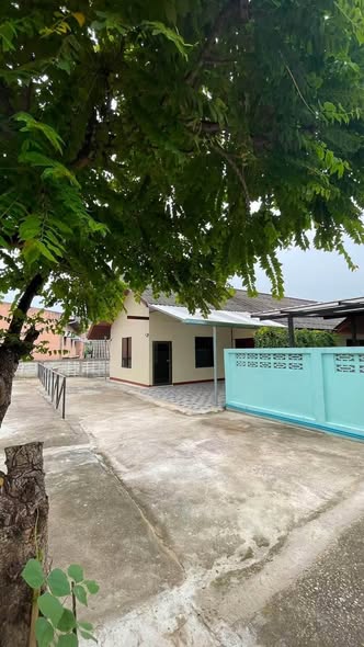 Pet-Friendly Two-Bedroom Single-Storey House with Office near Maya Mall