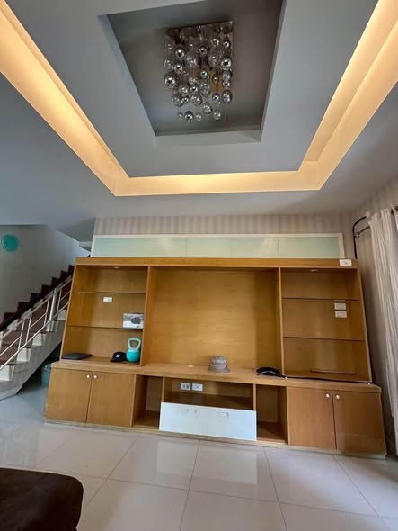 Modern Three-Bedroom House with Private Bathtub near Ruamchok Mall