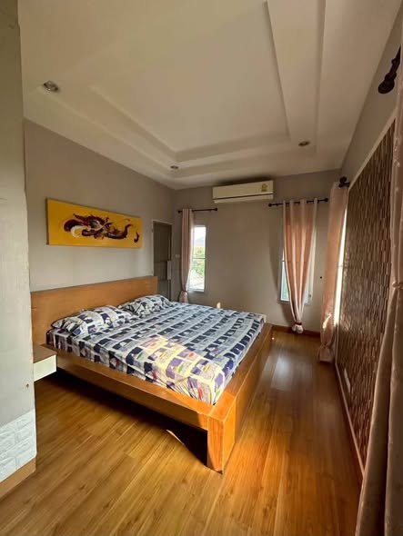 Modern Three-Bedroom House with Private Bathtub near Ruamchok Mall
