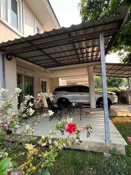 Modern Three-Bedroom House with Private Bathtub near Ruamchok Mall