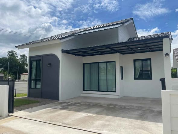 Brand-New Pet-Friendly Three-Bedroom Detached House with Spacious Yard in Khua Mung
