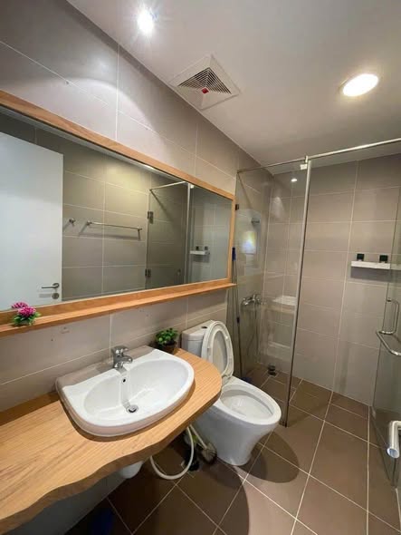 Fully Furnished Two-Bedroom Corner Apartment with River View at Masteri Thao Dien