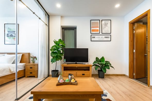 Modern Fully Furnished One-Bedroom Serviced Apartment on Huynh Van Banh Street