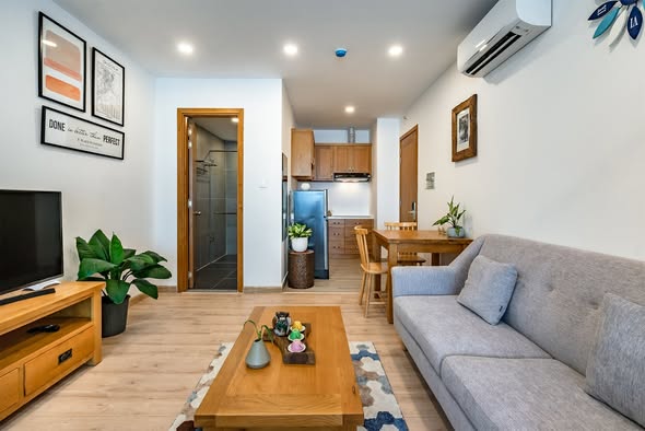 Modern Fully Furnished One-Bedroom Serviced Apartment on Huynh Van Banh Street