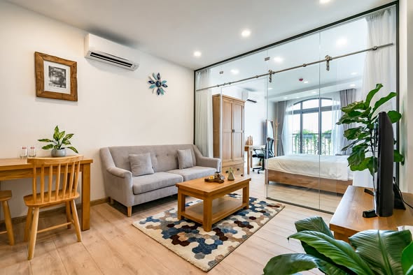 Modern Fully Furnished One-Bedroom Serviced Apartment on Huynh Van Banh Street