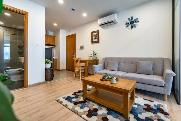 Modern Fully Furnished One-Bedroom Serviced Apartment on Huynh Van Banh Street