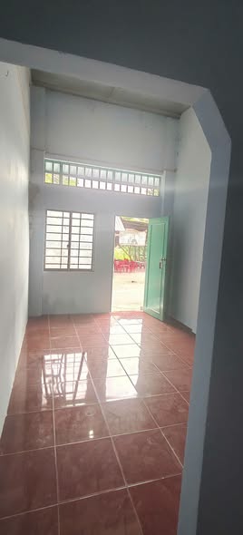 Compact Open-Plan House near Tra On Market