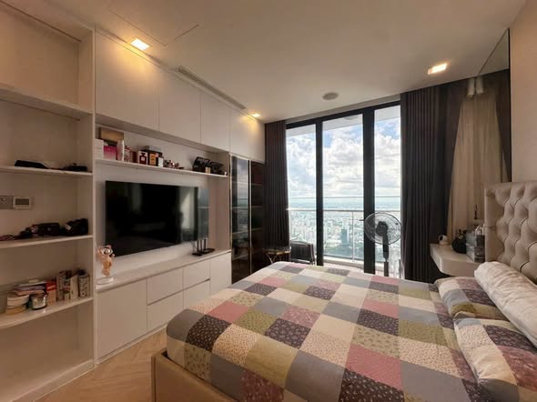 Luxury Three-Bedroom Apartment with Zoo and Thi Nghe Canal View at Vinhomes Golden River