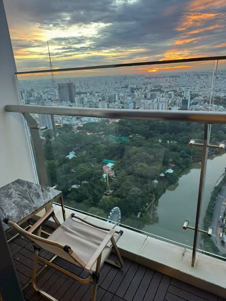 Luxury Three-Bedroom Apartment with Zoo and Thi Nghe Canal View at Vinhomes Golden River