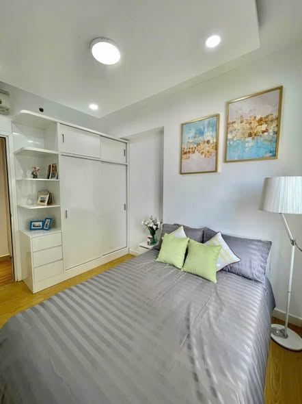 Fully Furnished Two-Bedroom Apartment with Open View at Masteri Thao Dien