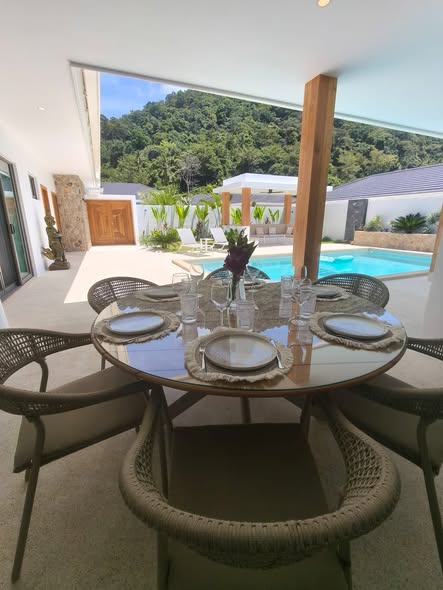 Fully Furnished One-Bedroom Beach Lodge with Rooftop Terrace in Plai Laem