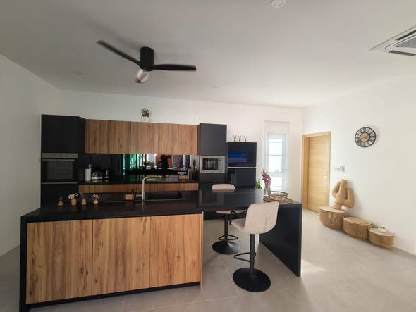 Fully Furnished One-Bedroom Beach Lodge with Rooftop Terrace in Plai Laem