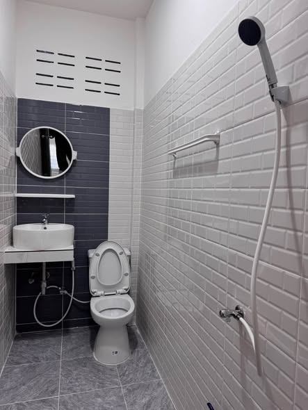One-Bedroom House with Car and Motorbike Parking in Bangrak