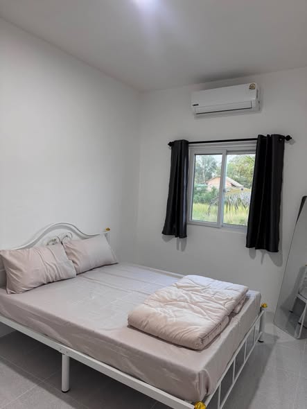 One-Bedroom House with Car and Motorbike Parking in Bangrak