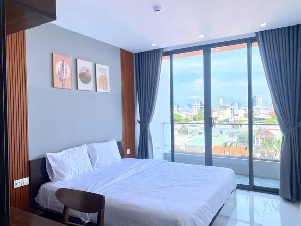 One-Bedroom Apartment with Balcony on Tran Van Du Street