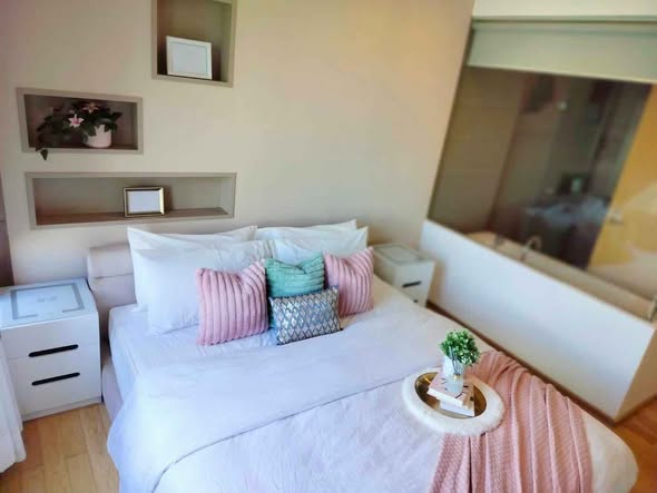 Fully Furnished Two-Bedroom Pool View Unit at Siri at Sukhumvit