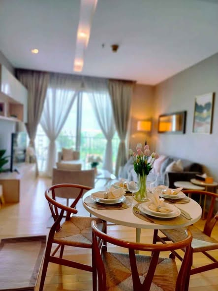 Fully Furnished Two-Bedroom Pool View Unit at Siri at Sukhumvit