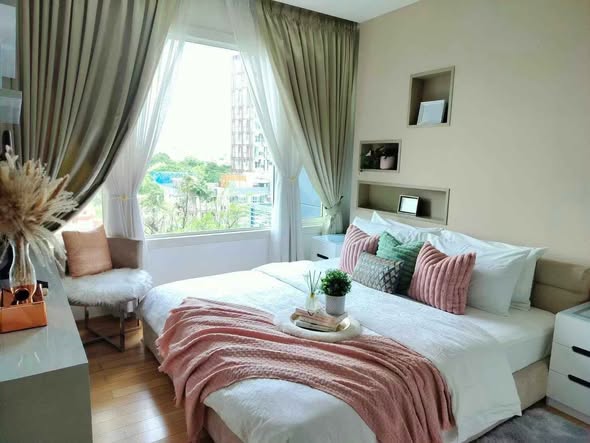 Fully Furnished Two-Bedroom Pool View Unit at Siri at Sukhumvit