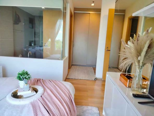 Fully Furnished Two-Bedroom Pool View Unit at Siri at Sukhumvit