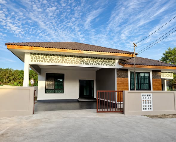 Detached Three-Bedroom House with Garden in Map Kha