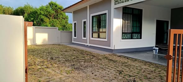 Detached Three-Bedroom House with Garden in Map Kha