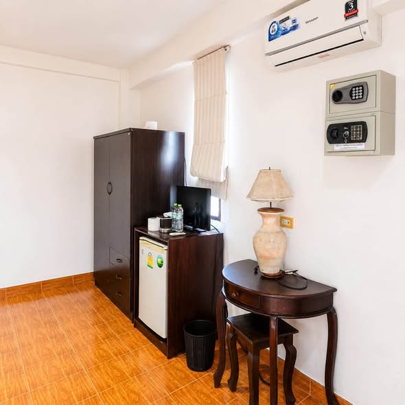 Affordable Room with Private Balcony on Soi Buakhao