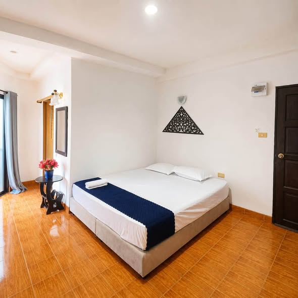 Affordable Room with Private Balcony on Soi Buakhao