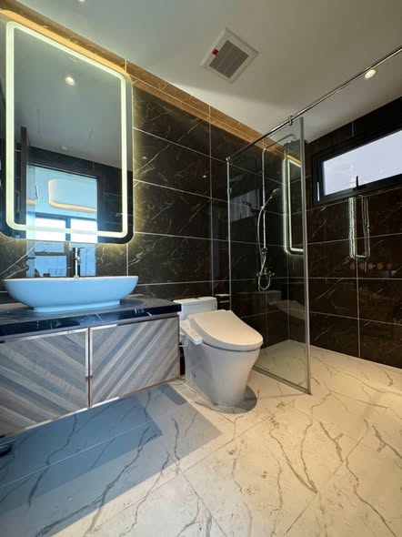 Diamond Crown 2BR Apartment for Rent
