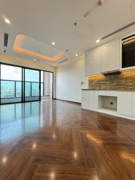 Diamond Crown 2BR Apartment for Rent