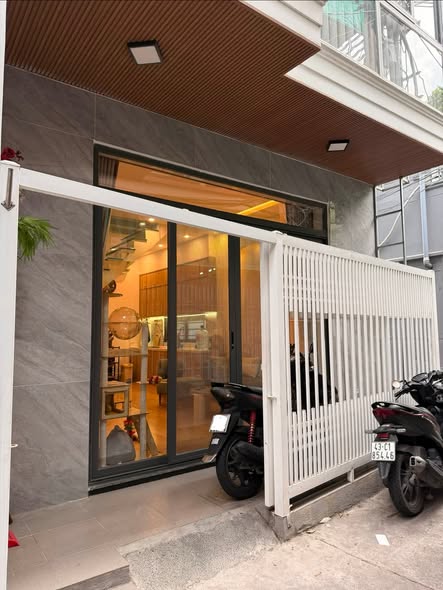 2 BR House near Dragon Bridge