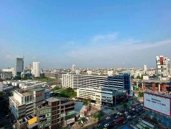 High-Floor 1-Bedroom Condo at Chapter One Midtown Lat Phrao 24 near MRT Lat Phrao