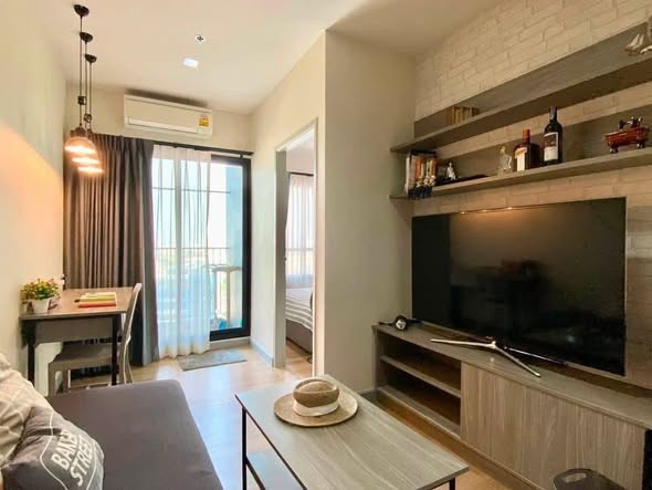 High-Floor 1-Bedroom Condo at Chapter One Midtown Lat Phrao 24 near MRT Lat Phrao