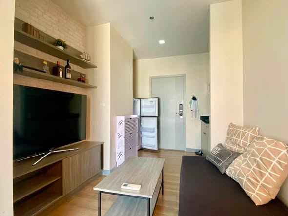 High-Floor 1-Bedroom Condo at Chapter One Midtown Lat Phrao 24 near MRT Lat Phrao