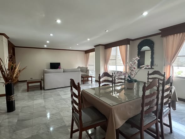 Spacious Three-Bedroom Family Residence at Icon I Thonglor