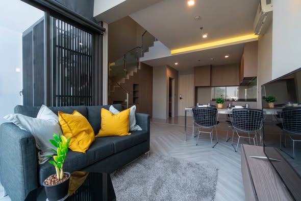 Pet-Friendly Duplex 1-Bedroom Condo at M Jatujak
