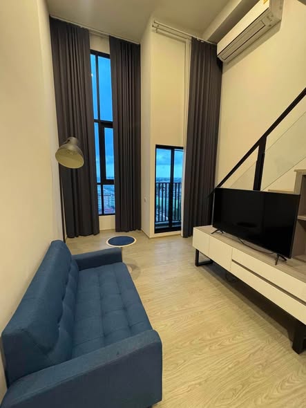 High-Floor 1-Bedroom Condo at Origin Plug &amp; Play Ramkhamhaeng Triple Station