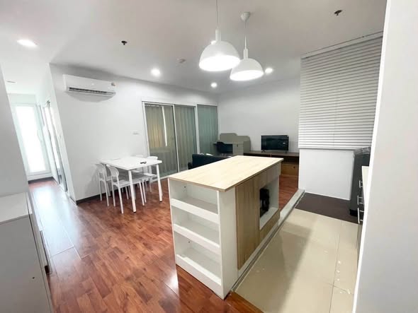 High-Floor 1-Bedroom Condo at Bangkok Horizon Ramkhamhaeng near MRT Yaek Lam Sali