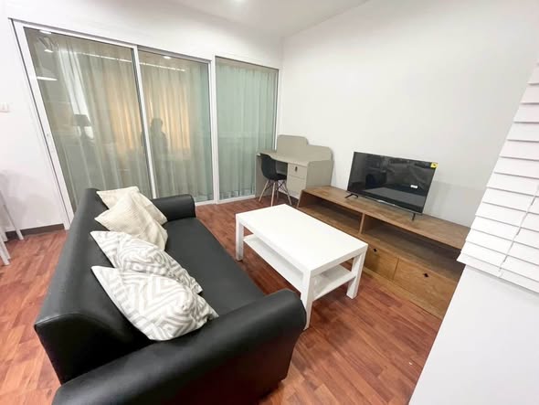 High-Floor 1-Bedroom Condo at Bangkok Horizon Ramkhamhaeng near MRT Yaek Lam Sali