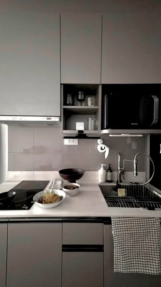 Bright High-Floor 1-Bedroom Condo at IDEO MOBI Rangnam near BTS Victory Monument
