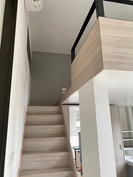 High-Floor Duplex-Style 1-Bedroom Condo at Chewathai Residence Asoke