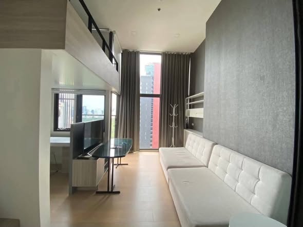 High-Floor Duplex-Style 1-Bedroom Condo at Chewathai Residence Asoke