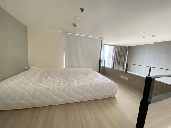 High-Floor Duplex-Style 1-Bedroom Condo at Chewathai Residence Asoke