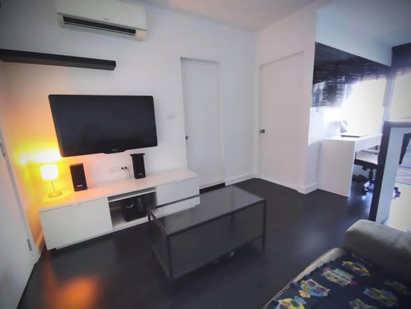 Fully Furnished High-Floor 1-Bedroom Condo at Aspire Sukhumvit 48