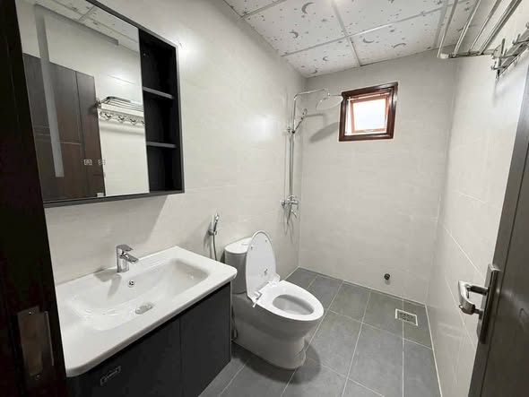 Fully Furnished 2-Story House Near My Khe